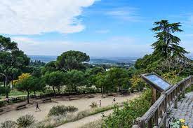 La dehesa de la villa está situada al noroeste de la ciudad de madrid, junto a ciudad universitaria. Der Park Dehesa De La Villa Die Ehemalige Speisekammer Madrids