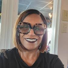 Tracy Manos's Instagram, Twitter & Facebook