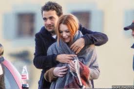 Her mother, dina lohan, also. Lindsay Lohan Gets Cozy With Mystery Hunk In Florence Amid Rumors She S Converting To Islam Halo News