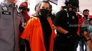 Dia terpengaruh dengan rancangan jalan jalan cari makan 2013 pada 21 april 2013 yang lalu. Tak Terima Reza Artamevia Dituntut 1 5 Tahun Pengacara Dia Dijebak