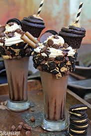 Freakshakes Are A Bigger Better Creative Version Of The Ordinary Milkshake Princess Pinky Girl Nourriture Delicieuse Gateaux Et Desserts Delicieux Desserts