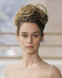 تسريحات أنيقة لعروس 2019