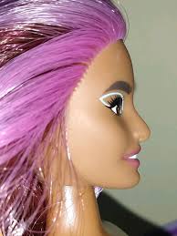 Existem Barbies com narizes como esses? : r/Barbie