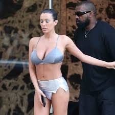 Wilde Vorwürfe - Bianca Censori sendete Pornos an Yeezy-Mitarbeiter |  krone.at