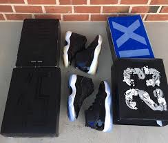 The packaging for the air jordan 11 space jam comes in a warner bros./looney tunes and bugs bunny theme throughout the three layers box. Air Jordan 11 Space Jam 2009 Vs 2016 Comparison Sneaker Bar Detroit