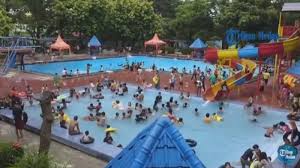 Newsvideo Kolam Renang Deli Ramai Diserbu Pengunjung Saat Liburan Tribun Medan