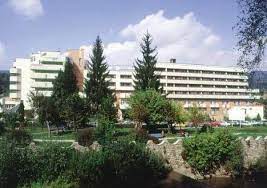 De la aceeași data, nivelul indemnizației sociale pentru pensionari (pensia minimă garantată) a crescut la 800 lei, iar indemnizaţia pentru însoţitor în cazul pensionarilor de invaliditate încadraţi în gradul i de. Bilete De Tratament De La Casa De Pensii TimiÈ™ Sunt Locuri In Multe StaÈ›iuni Balneoclimaterice Din È›arÄƒ