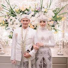 Citra kirana telah resmi dilamar rezky aditya. 11 Potret Manis Citra Kirana Rezky Aditya Setahun Menikah