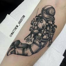 Black And White Rocket Tattoo Pin De Vinoth Madivanan Em Tats Tatuagem Old School Tatuagem Ideias De Tatuagens