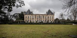 ʒiʁɔ̃dɛ̃ də bɔʁdo), commonly referred to as girondins de bordeaux (occitan: Girondins De Bordeaux Le Club Lache Par King Street Et Place Sous La Protection Du Tribunal