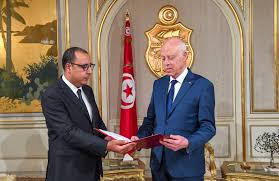رسميا، تسلمت حكومة هشام المشيشي اليوم الأربعاء مهامها بعد أداء اليمين الدستورية، أمام رئيس الجمهورية قيس سعيد، على أن ينعقد غدا موكب تسليم وتسلم بين رئيس حكومة. Ø±Ø¦ÙŠØ³ Ø§Ù„ÙˆØ²Ø±Ø§Ø¡ Ø§Ù„ØªÙˆÙ†Ø³ÙŠ Ø§Ù„Ù…ÙƒÙ„Ù Ù‡Ø´Ø§Ù… Ø§Ù„Ù…Ø´ÙŠØ´ÙŠ ÙŠØ¹Ù„Ù† Ø¹Ù† Ø­ÙƒÙˆÙ…Ø© ØªÙƒÙ†ÙˆÙ‚Ø±Ø§Ø· Rt Arabic