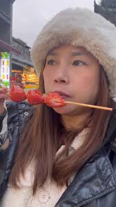 It’s winter so let’s eat strawberry tanghulu! Mommy’s first time trying out  this Chinese candied fruit! 🤤 #livinginchina #buhaychina #CNY2025  #happychinesenewyear #travelchina #chinatravel #guilin ...