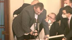 Poslanec volný je velice aktivní na svém twitterovém účtu, kde pravidelně sdílí své názory na pandemii i opatření. Volny Zdrzuje Trest Za Flakanec Chteji Me Upalit A Ukrizovat Stezuje Si Seznam Zpravy