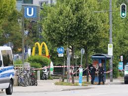 Nebenkläger fordern hohe strafen aktualisiert: Munchner Anschlag Am Oez 2016 Gedenken An Die Opfer