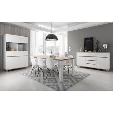 Dans une salle à manger complète au style scandinave, la vitrine vient apporter l'équilibre dans la décoration de la pièce. Salle A Manger Scandinave Chene Blanc Veine Mat Melanie Matelpro