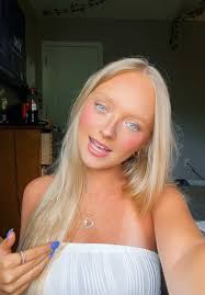 Tiff (@whitetrash.barbie)