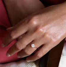 Bague de fiançailles solitaire cartier 1895 platinum la connaissance du prix moyen pour une bague solitaire se fait à travers les éléments le titane et l'or rose, très coûteux, manifestent une nouvelle. Bague De Fiancailles Quel Modele Choisir