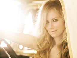 Strawberry Wine” Singer Deana Carter Gets Married | Wiov-Fm