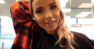 Vlogger monica geuze is in verwachting van haar eerste kindje. Monica Geuze Ontmoette Nieuwe Vriend Op Dating App Voor Succesvolle Mensen Tech Ad Nl