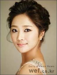 Pin By Maile On Bridal Wedding Hair And Makeup Asian Bridal Hair Bridal Hair And Makeup