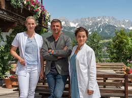 Für mich als arbeiterkind ist es heftig zu sehen, dass die rentenbeiträge. Der Bergdoktor 2020 Staffel 13 Startet Hoch Dramatisch Liebenswert Magazin