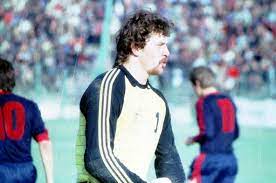 April 1959) er en rumensk pensjonert fotballspiller som. Helmuth Duckadam Eroul De La Sevilla