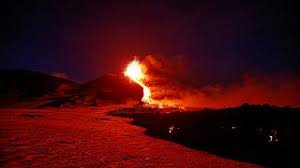 İtalya'nın sicilya adasında bulunan ve avrupa'nın en yüksek aktif yanardağı olan etna 16 mart 2017 tarihinde patladı. Video Avrupa Nin En Aktif Volkani Etna Yanardagi Yeniden Faaliyete Gecti Euronews
