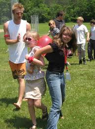 Partnerspiele Fur Den Garten Luftballonspiele Spiele Im Garten Kinderspiele Im Freien Bewegungsspiele