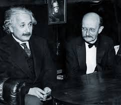 Albert Einstein fue uno de los primeros partidarios de la energía de punto  cero, un principio cuántico introducido por Max Planck (derecha) en 1911.  Einstein lo usó como una explicación de por