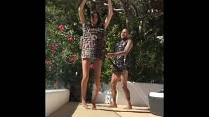 A espanhola também comentou como os dois fazem para manter um casamento saudável. Juventus Dani Alves Danza Da Guerriero Con Joana Sanz Youtube