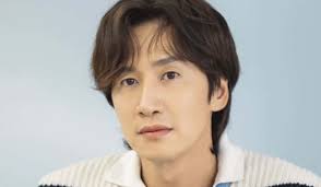 For those who are worried lee kwang soo may leave running man one day, he's been here for 10 years already, and he doesn't plan on leaving. 3bd7pfkvdzf5sm