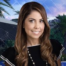 Leslie Clark's Instagram, Twitter & Facebook