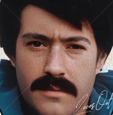 Anywhere that does those "payday loan" for a couple hundred bucks? I do not  have a car title. I have a full time job. Are there any reliable apps (a  friend told