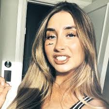 Rachel Pack's Instagram, Twitter & Facebook