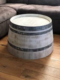 Gestalten sie mit diesem couchtisch im shabby chic mit ablage sowie weiteren elementen aus derselben serie ein wohnzimmer, das für sich spricht! Weinfass Couchtisch Shabby White Halbes Weinfass Couchtisch Shabby Weinfass Couchtisch