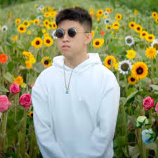 Lirik bunga sakuraku (boku no sakura) dari jkt48 ini dipublikasikan pada tanggal 20 juli 2012 (9 tahun yang lalu).belum ada info detil tentang single ini. Rich Chigga Membuktikan Ladang Bunga Bisa Emo Abis Di Video Klip Glow Like Dat