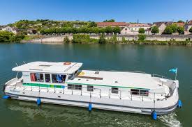 3.25m pénichette de 12m très bien entretenue carénage/peinture du pont et de la coque 2020 moteur beta marine de 37.5cv bateau très lumineux et agréable à vivre. Penichette 1500 R Mit 4 Kabinen Fur 8 12 Personen Mieten Locaboat