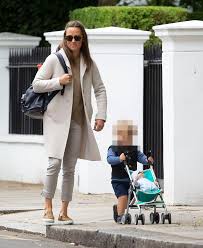 Philippa charlotte middleton (born 6 september 1983) is an english socialite, author and columnist. Pippa Middleton Looks Chic In Neutrals With Arthur 1 Daily Mail Online