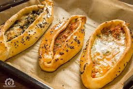 Gefullte Teigschiffchen Mit Hackfleisch Kiymali Pide Kdt Blog Rezept Rezepte Pide Rezepte Lebensmittel Essen