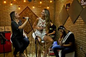 Caroline de oliveira saad gattaz, better known as carol gattaz (born july 27, 1981), is a volleyball player from brazil. Detentora De Duas Pratas Mundiais Carol Gattaz Participa De Live E Ajuda Na Arrecadacao De Mais De R 10 Mil Em Doacoes Surto Olimpico