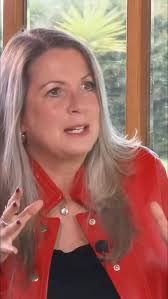 MAÑANA nuevo #NuevoCapitulo de #AlmasLuminosas: Martha Coy, MD en “Yo  entrego bebés al cielo” ✨ Después de una lucha como médica por salvar bebés  en condiciones de precariedad en el Hospital Simón