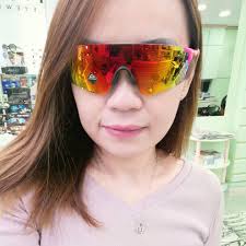 The shield merges the temples of the brand's evzero frame with the lens cut of the iconic razorblades. Oakley Evzero Blades Prizm Ruby Ghl