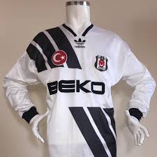 Üstte paylaştığım forma beşiktaş'ın eski forması. Besiktas Forma Koleksiyonum Home Facebook