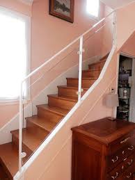 Comment Moderniser Un Escalier Ajout De Garde Corps En Verre Et Main Courante En Aluminium Blanc Garde Corps Escalier Garde Corps Verre