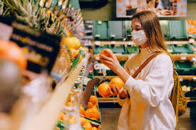 Un supermercado (también llamado automercado o supermarket) es un establecimiento comercial de venta al por menor que ofrece bienes de consumo en sistema de autoservicio entre los que se encuentran alimentos, ropa, artículos de higiene, perfumería y limpieza. Estudo Aponta Os Supermercados Mais Buscados Na Quarentena Mercado Consumo