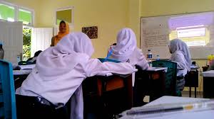 Dalam golongan abg saat ini, amat sulit buat mengutarakan suatu perasaan buat wanita yang dicintai. Sman 02 Kls X Guru Sedang Mengajar Di Kelas Youtube