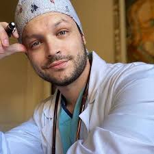 IGNACIO PONCE DE LEON, Medicina