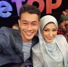 Adik datuk farid kamil, fadzil zahari, menafikan hubungannya dengan abangnya itu tidak baik. Farid Lega Dapat Sokongan Keluarga Peminat
