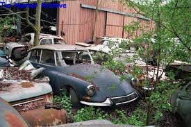 A wide variety of auto tricot options are available to you, such as technics, material, and use. Citroen Ds Ou Id Annees 1960 Voitures Abandonnees Voiture Citroen Citroen Ds