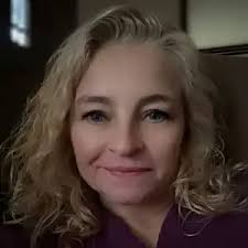 Michelle Hammock, provides online therapy